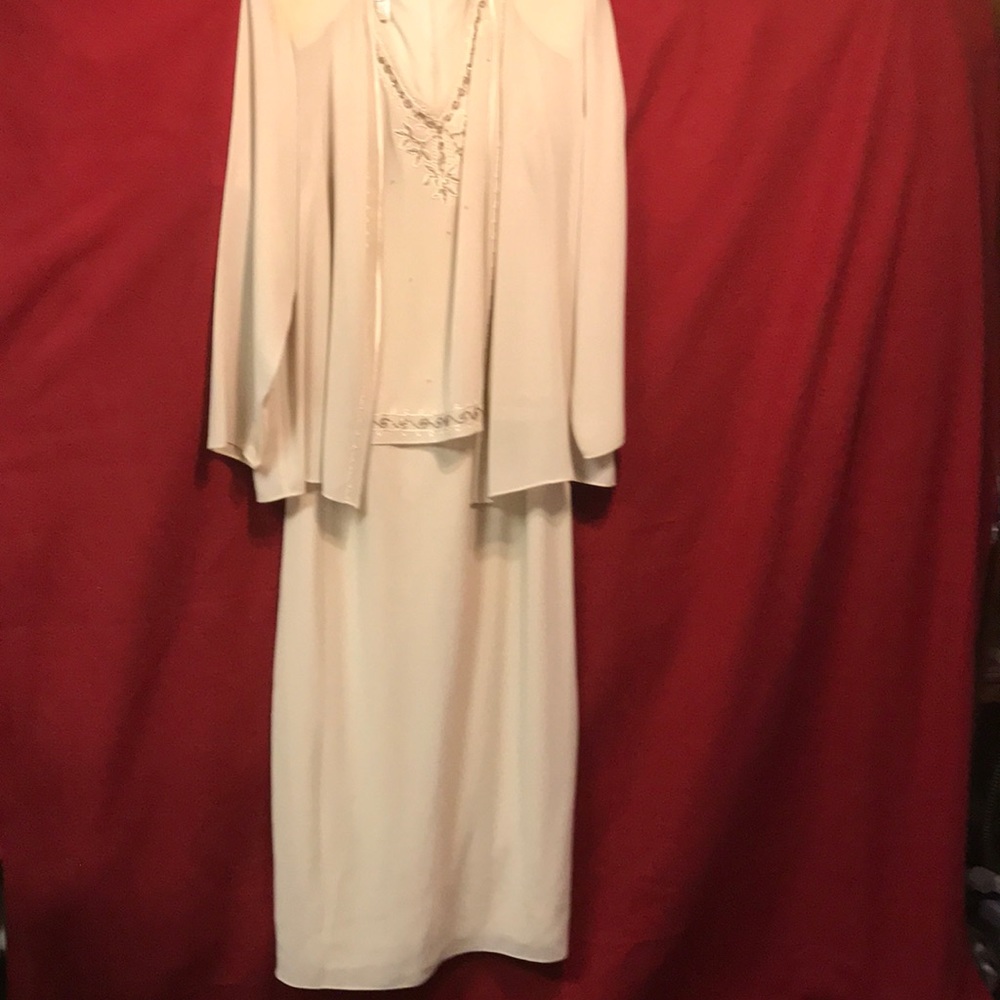 Two-piece dress set.
